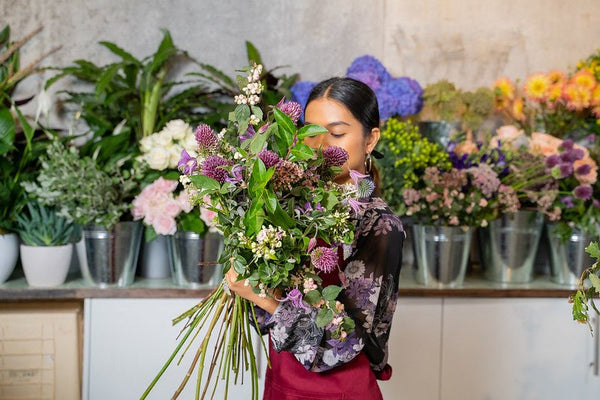Beginners Hand - Tied Bouquet - Flowers & Plants Co